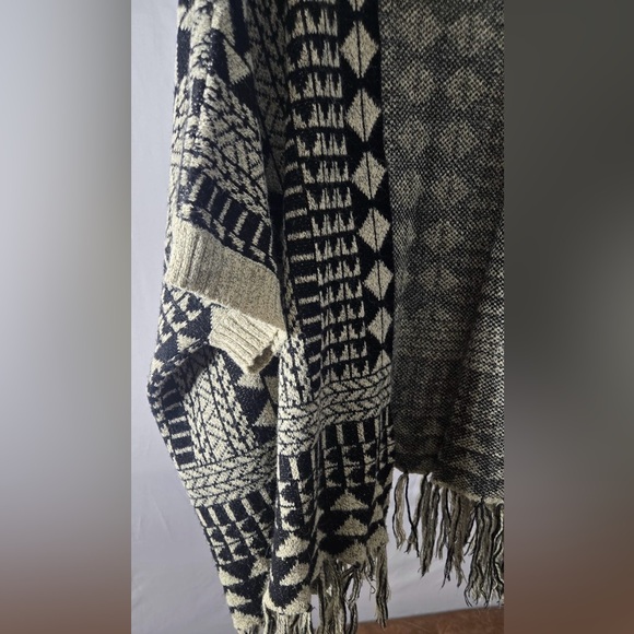 Boho Western Open-Front Tribal Pattern Fringe Sweater - Black & Cream - Picture 3 of 13